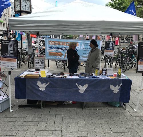 Infostand zum G7 Treffen in Hiroshima. Schluss mit der atomaren Bedrohung!