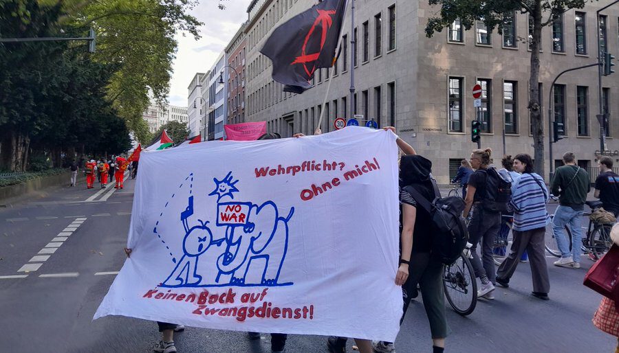 Solidaritätsdemonstration gegen den Verbotsversuch des Camps von„Rheinmetall entwaffnen“.