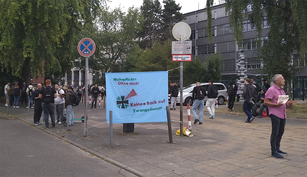 frühmorgendliche Flyer-Aktion gemeinsam mit RME vor mehreren Kölner Schulen