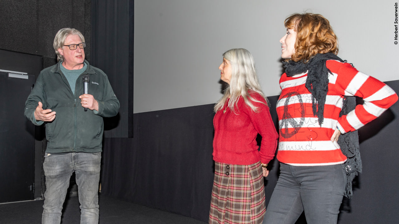 Daniel Felder im Gespräch mit Mitgliedern de DFG-VK